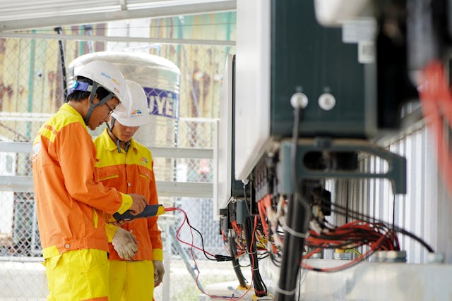 2 men working on an electrical system.